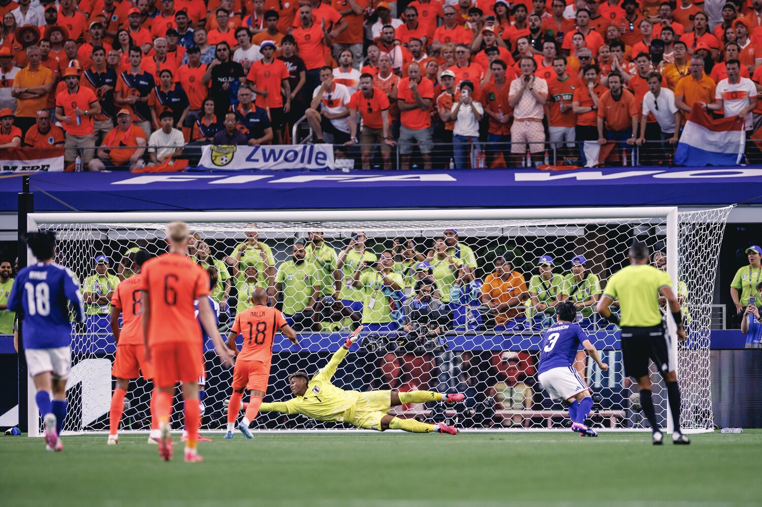 オランダ戦、サマーフィルにきめられた2失点目　©Kiichi Matsumoto/JMPA