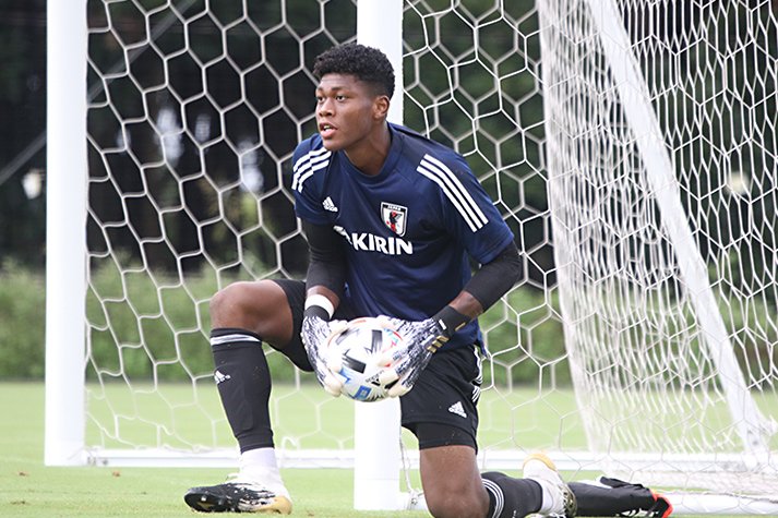 飛び級でU-20W杯に出場するなど、将来を期待される鈴木彩艶　©Takahito Ando
