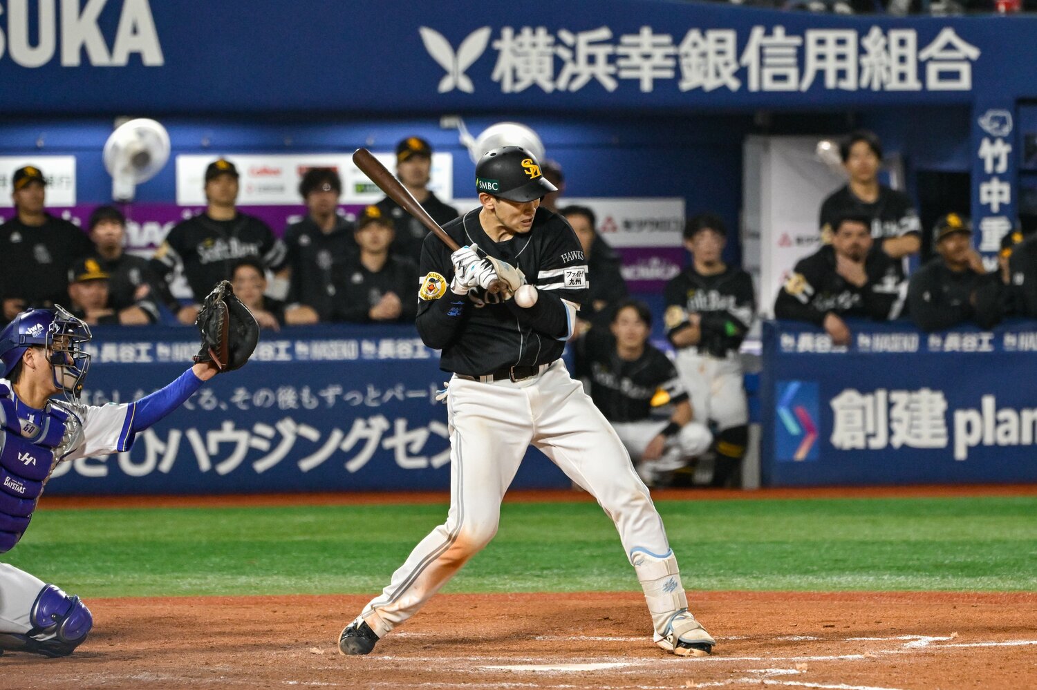 延長11回、山本が左前腕にモロに受けた死球の決定的瞬間　©️Nanae Suzuki