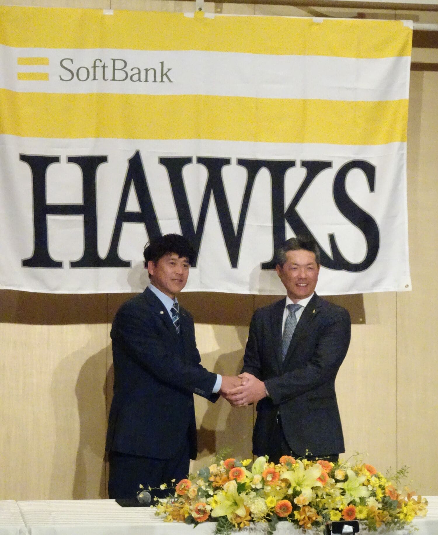 城島のCBO就任会見にて、小久保と ©Masanori Kise