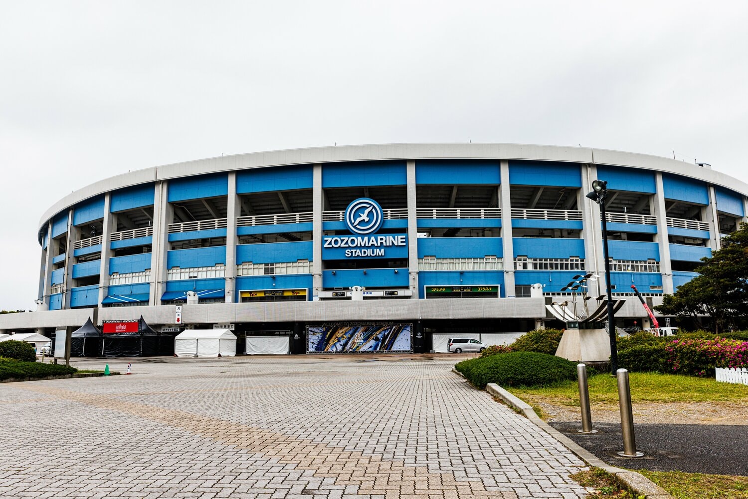 ようやくたどり着いたZOZOマリンスタジアム。幕張駅からは徒歩で45分ほど。この日は野球のない日のため佐々木朗希に会うことはできなかった
