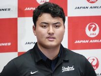 復活を期す新垣渚が杉内から託された“思い”。～“43勝投手”が抜けた後で