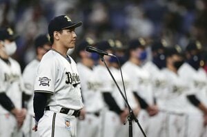 「そんな振れんのかい！」オリックス中嶋監督が一番安堵した吉田正尚の“弾丸ライナー”　T-岡田「チームの雰囲気が全然違う」