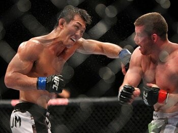UFCの頂点へ向かう、“稲妻”岡見勇信の成長。～ミドル級タイトルマッチ挑戦へ～＜Number Web＞ photograph by Susumu Nagao