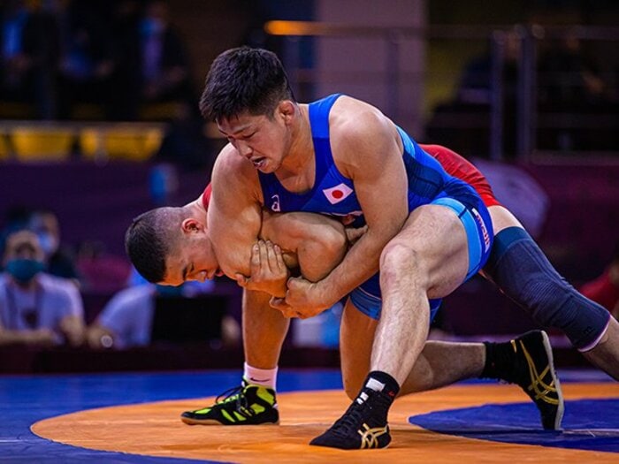 沖縄初のオリンピックレスラーに！ 屋比久翔平が果たした“親父の夢”「高1の頃は内地の高校生はすごいと思っていた」＜Number Web＞ photograph by Sachiko Hotaka