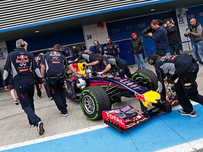 初テストで王者レッドブルが苦戦。新時代幕開けを象徴する大事件。<Number Web> photograph by AFLO