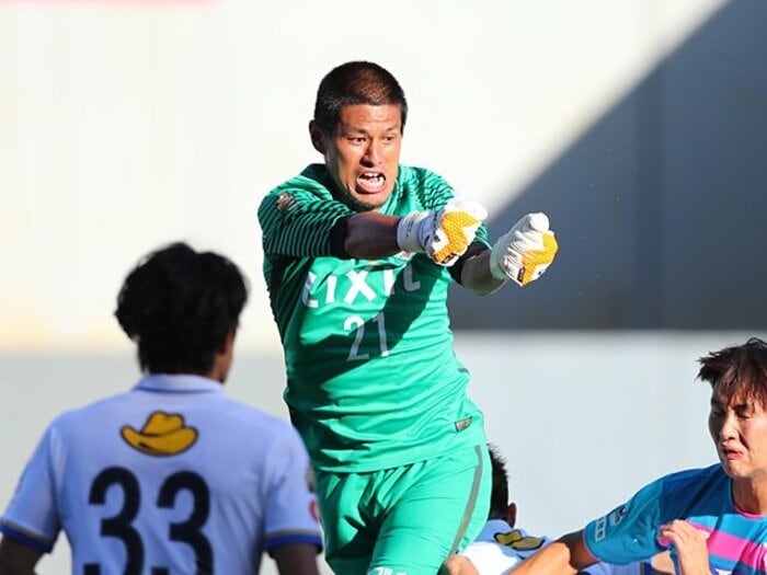 鹿島で丸刈り流行、発端は曽ヶ端準。あらゆるエピソードが男気だらけ。<Number Web> photograph by J.LEAGUE PHOTOS