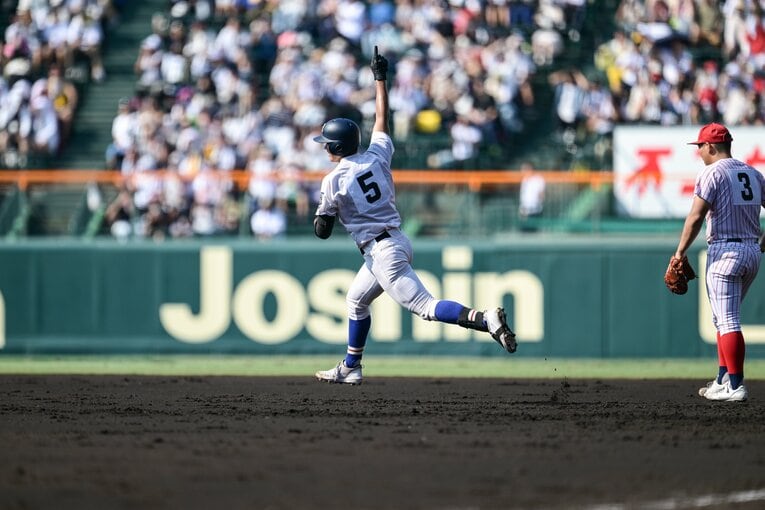 森田は高知中央戦で見事な本塁打を放った　©Nanae Suzuki