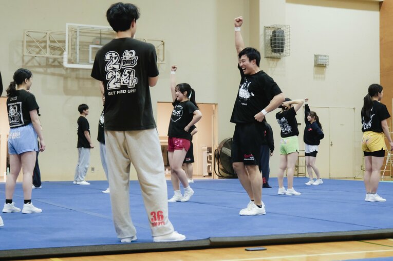 現在の東外大チアリーディング部の練習風景。部員は80人を超えるという　©Wataru Sato