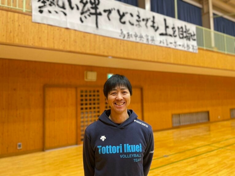 鳥取中央育英高校バレーボール部を強化してきた桑名圭司監督　©︎Yuko Tanaka
