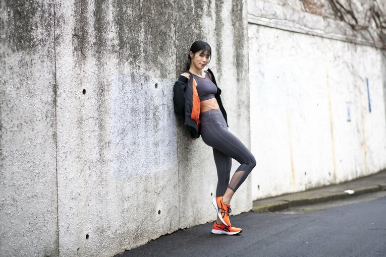 「ジョジョ立ち写真」に19万いいね…とももともも25歳に聞く撮影のウラ側「コスプレにも肉体美が求められている」《特別グラビア》(54)