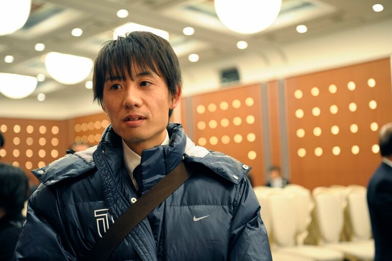 大会後、審判長に感謝を述べた酒井監督。翌年は「完全優勝」を達成した　©︎Asami Enomoto