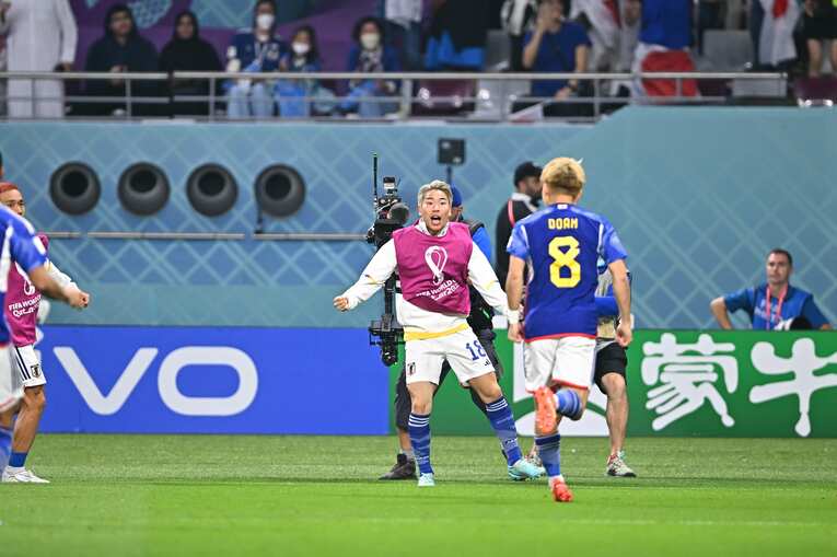 堂安のゴールシーン　©Takuya Kaneko/JMPA