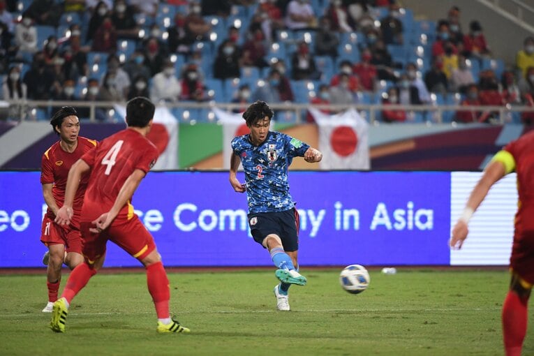 右サイドバックの山根は最終予選初先発でフル出場。攻守に堅実なプレーを見せた　©JFA