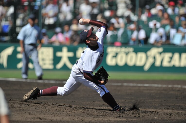 夏の甲子園の大会新記録である「1試合22奪三振」をマークした2年時（2012年）　©Hideki Sugiyama