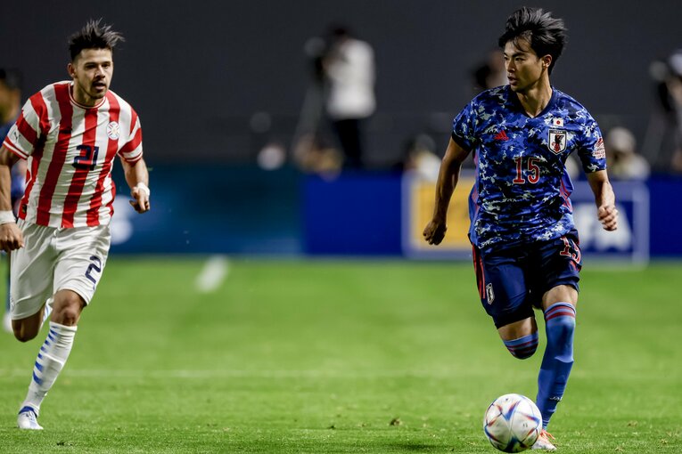 パラグアイ戦の三笘薫のドリブル　©Kiichi Matsumoto/JMPA