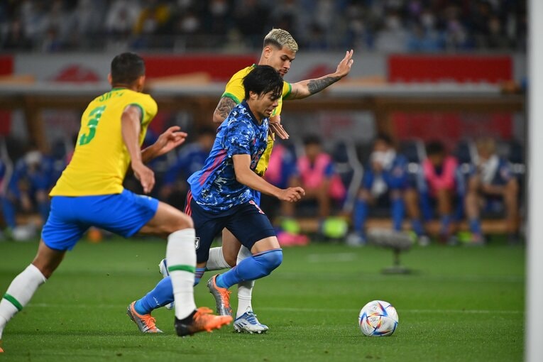 PA内でチャンスを迎えた三笘薫　©Takuya Kaneko/JMPA