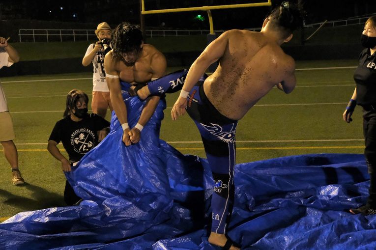 佐藤光留プロデュース『真夏の変態祭り』で諏訪魔に大仁田、鈴木みのるも大暴れ！ 灼熱の旧川崎球場で“1日6試合”の佐藤が感じたのは…？(20)