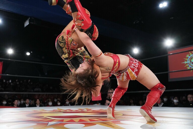 Sareeeのフィシャーマンズスープレックス　©Essei Hara