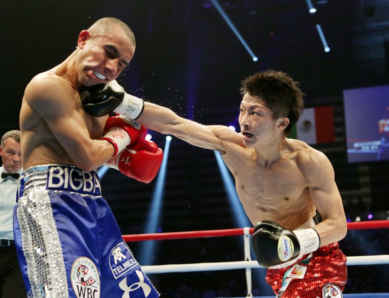 2014年4月、井上尚弥はアドリアン・エルナンデスを破りWBC世界ライトフライ級王座を獲得　©JIJI PRESS