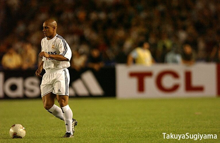 ネイマール乱闘退場は賛否両論だが……ロべカルやD・アウベスも被害、ブラジルサッカー人種差別史(2)