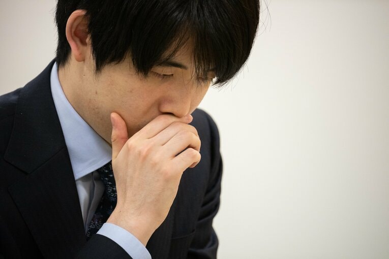 普段の公式戦では見られない……藤井聡太竜王・名人の素朴な笑顔と“素の表情”（全20枚超）　©Nanae Suzuki