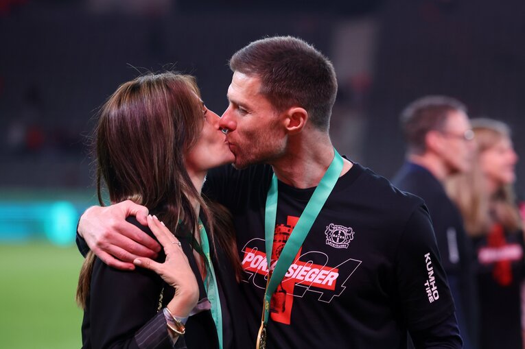 DFBポカール優勝後、妻・ノガーレさんと　©Getty Images