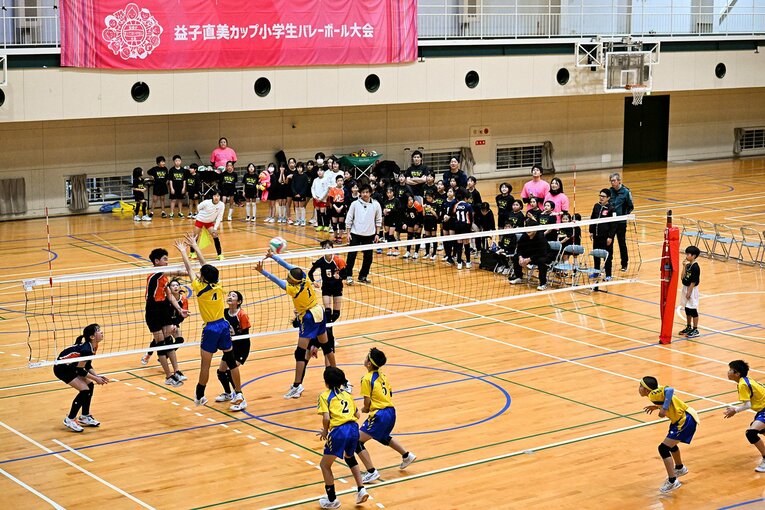 10回大会の決勝カードは、幸袋ジュニア（手前）対小野ジュニアとなった