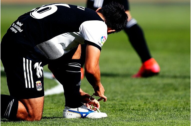 〈激写〉岡崎慎司35歳、スペイン2部から日本代表の救世主になれるか 「すごい良いヤツだよ」新天地でも愛される“侍魂”(12)