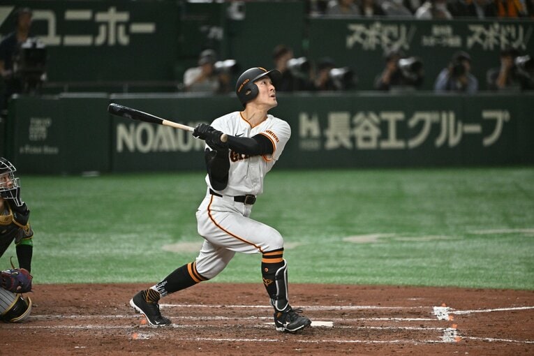 満身創痍の身体ながら今季の開幕戦では値千金の2ランを放つなど活躍し、お立ち台にも上ったがその後膝を負傷。今季限りでの引退を発表した　©︎Hideki Sugiyama