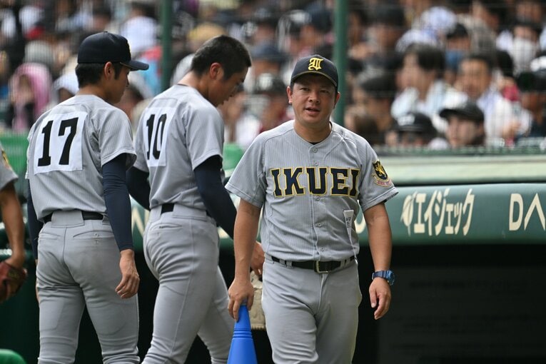 仙台育英を率いる須江航監督　©Hideki Sugiyama