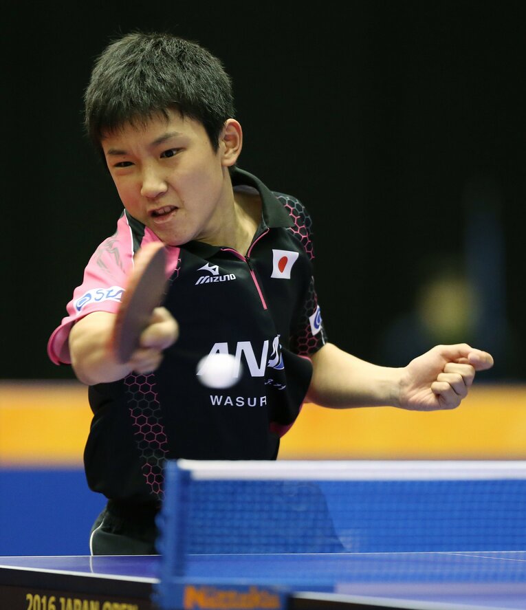 卓球荻村杯、U21男子シングルス決勝で史上最年少優勝した張本智和（12歳）©JIJI PRESS