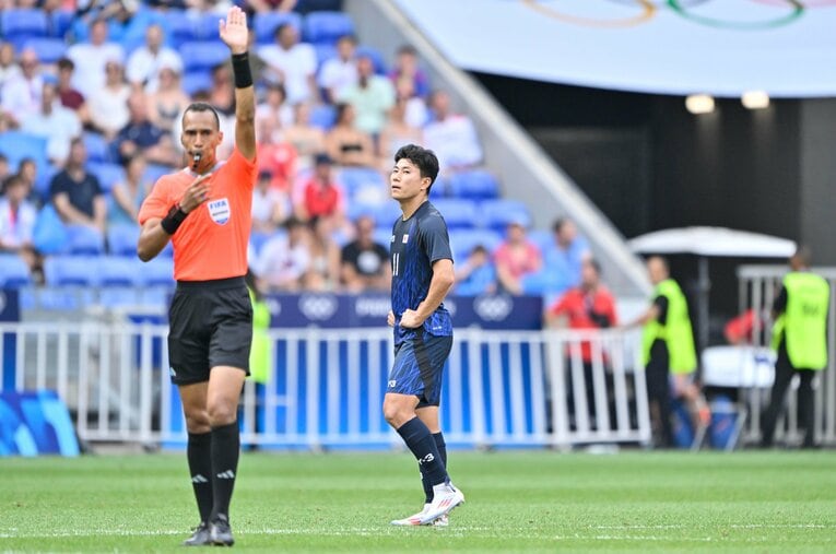 藤田からのパスを細谷が受けた「相手背負ってるのにオフサイド」の一部始終（全20枚中の20枚目）©Takuya Nakachi/JMPA