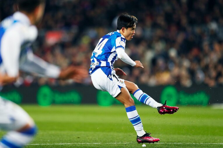 「クボのことは知ってるよ」バルササポに久保建英が笑顔で… 放送なしが惜しい「名手ブスケッツが声を荒げた」鮮烈プレー〈現地撮影〉(42)