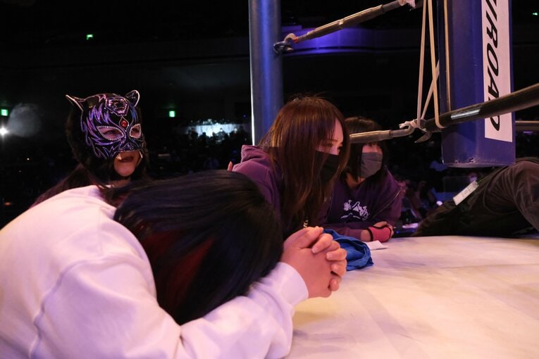 スターダム退団マッチで小波が“亡き戦友”木村花の技に込めた意味とは？ 対戦したジュリアは試合中に涙…「まだまだNEVER ENDです」(31)