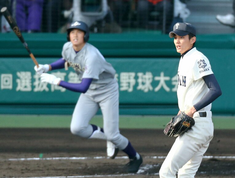 2012年センバツ甲子園の第3試合で花巻東と大阪桐蔭が対戦。2回裏、藤浪から先制本塁打を放った大谷 ©KYODO