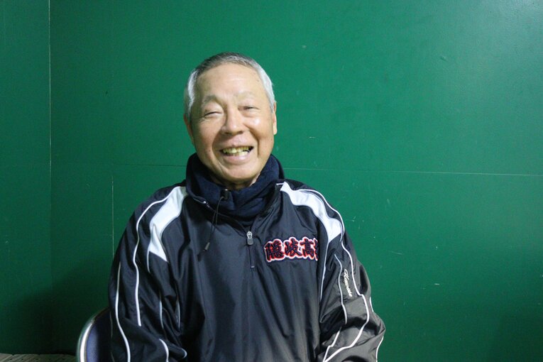 センバツ出場時の隠岐高校長で、現在は同校野球部コーチを務める河瀬倞三さん　©Yuki Kashimoto
