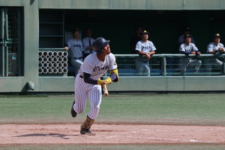 恵まれた体躯からのフルスイングは豪快そのもの　©︎Fumi Sawai