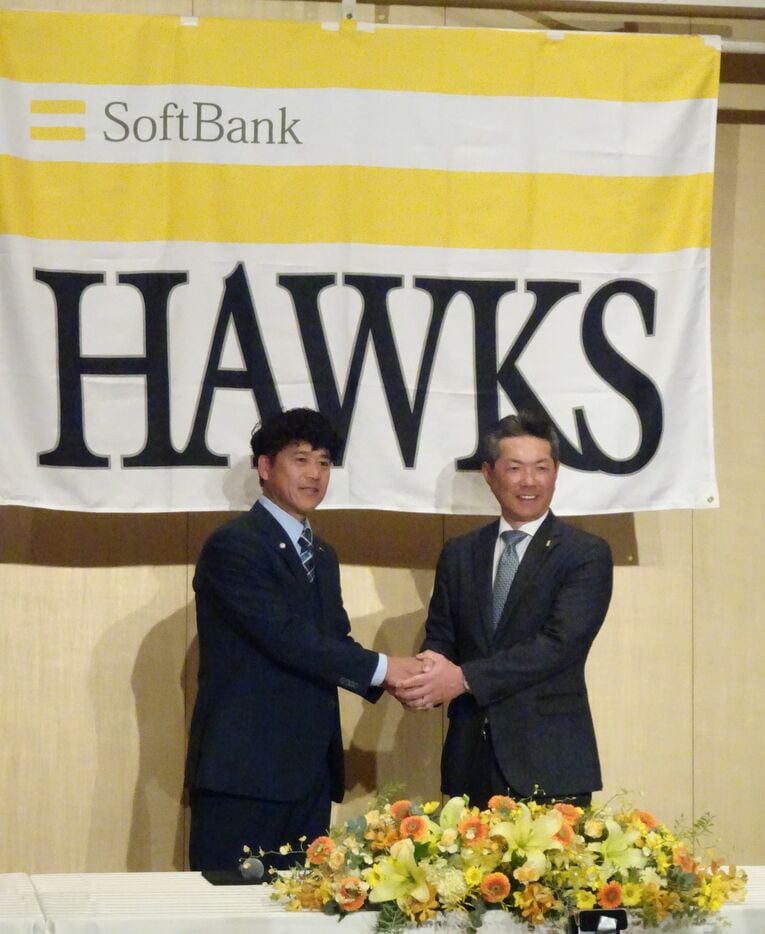 城島のCBO就任会見にて、小久保と　©Masanori Kise