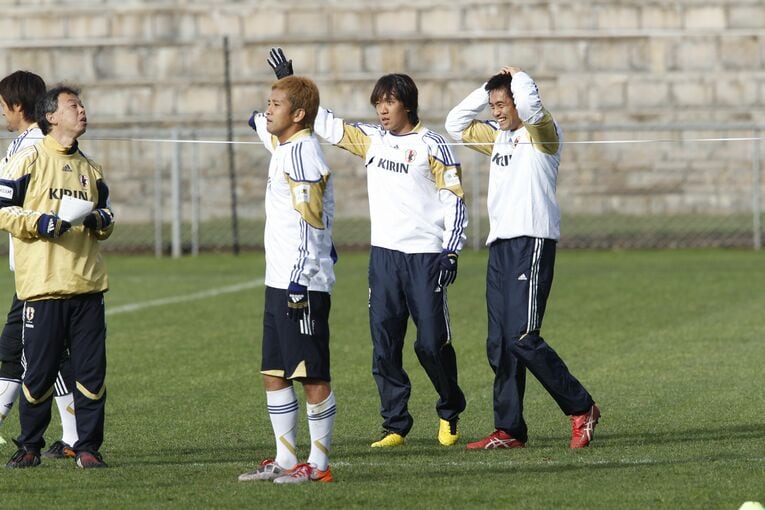 2010年南アフリカW杯のキャンプ地でトレーニングする稲本潤一、中村俊輔、川口能活　©JMPA