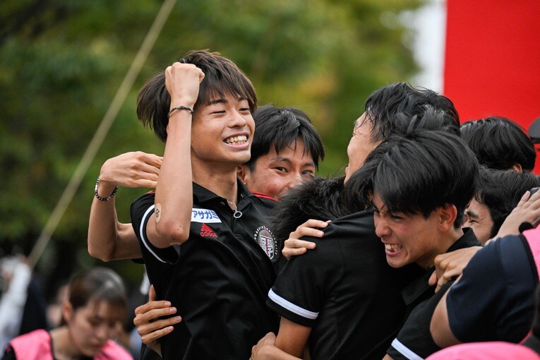 喜ぶ國學院大チーム　©Nanae Suzuki