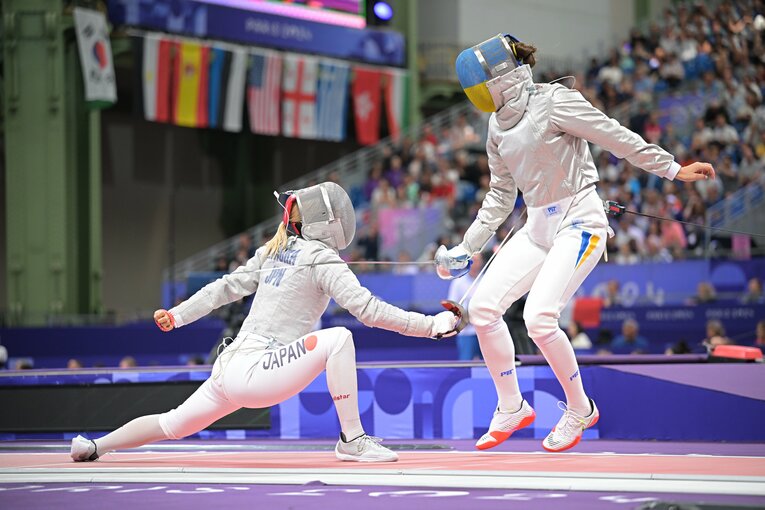 女子サーブル個人2回戦、江村美咲vs.オレナ・クラバツカ　©JMPA