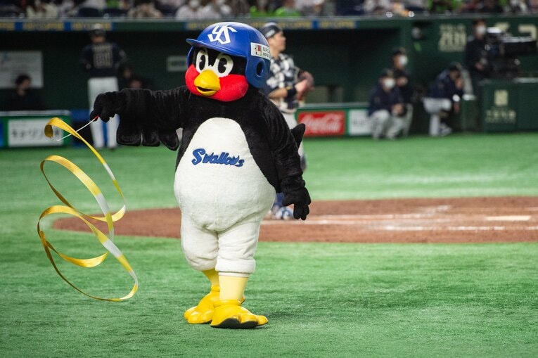 日本シリーズでは“恒例のリボン芸”も披露　©Nanae Suzuki