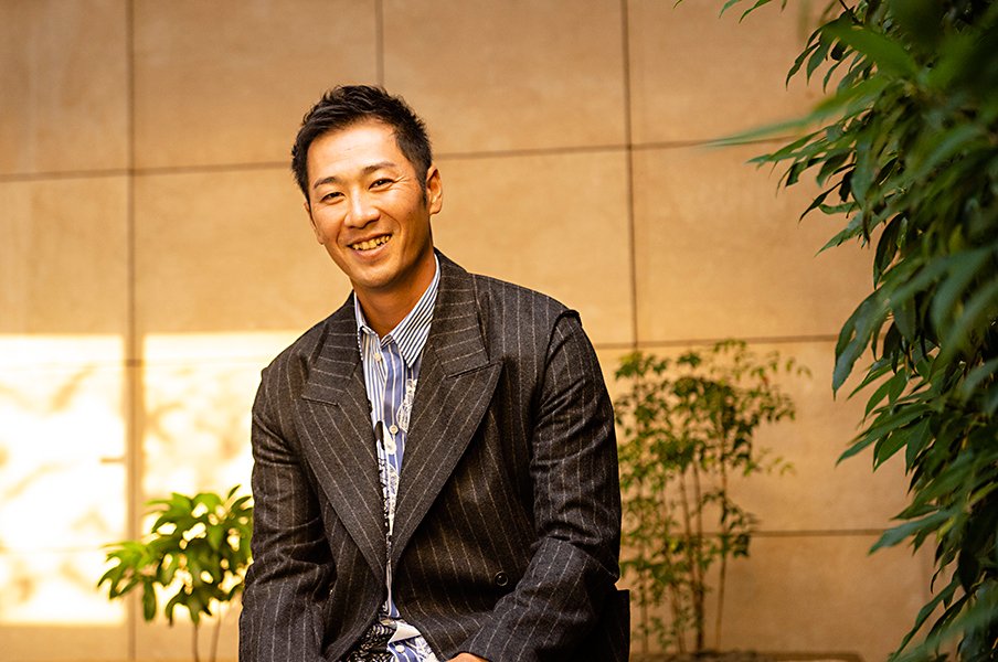 西岡剛が明かす来季展望「野球を続ける」川崎宗則とプレーして感じた不思議な力とは?<Number Web> photograph by Wataru Sato