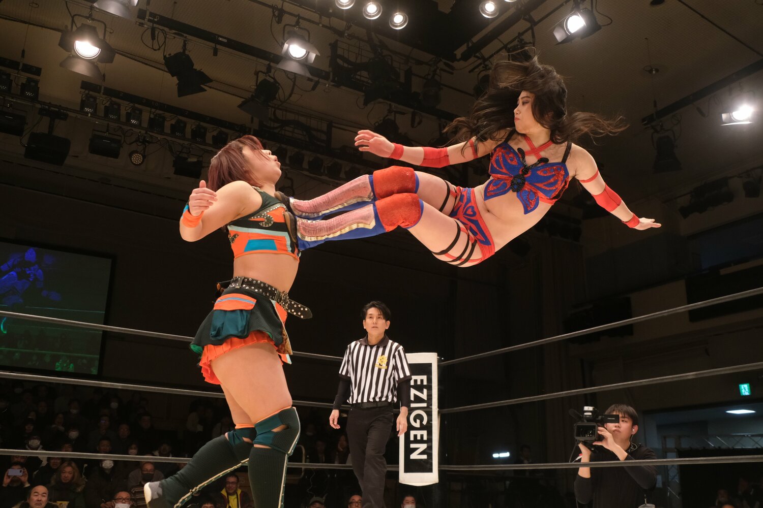 ドロップキックはデビュー当時から多用する基本技
