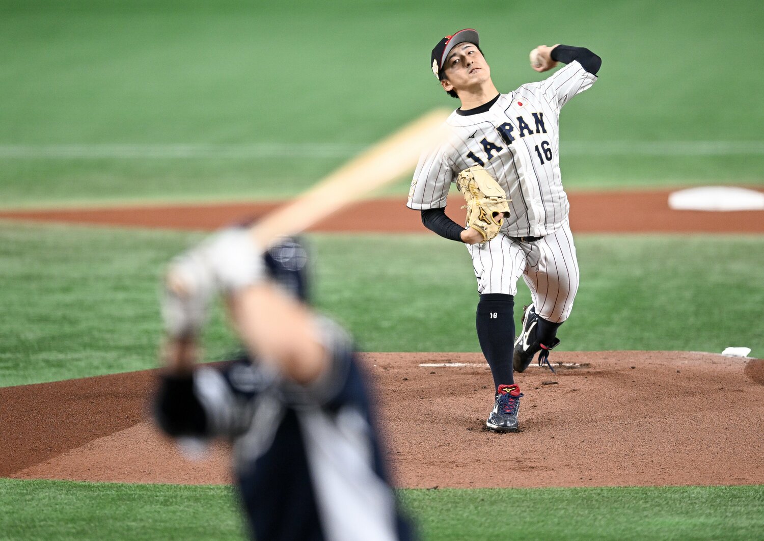 第2戦の韓国戦で先発し7回まで3安打無失点と圧巻の投球をみせた隅田知一郎　©︎Getty Images