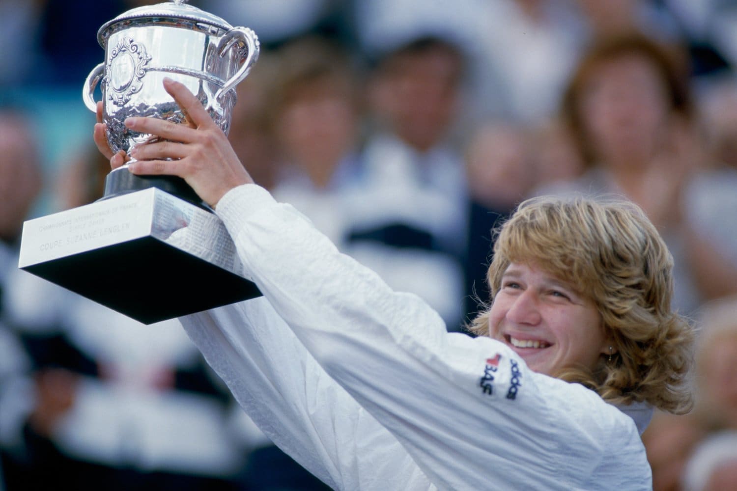 1988年の全仏オープン、ズべレワとの“10代対決”を制して優勝したグラフ　©Makoto Kenmizaki