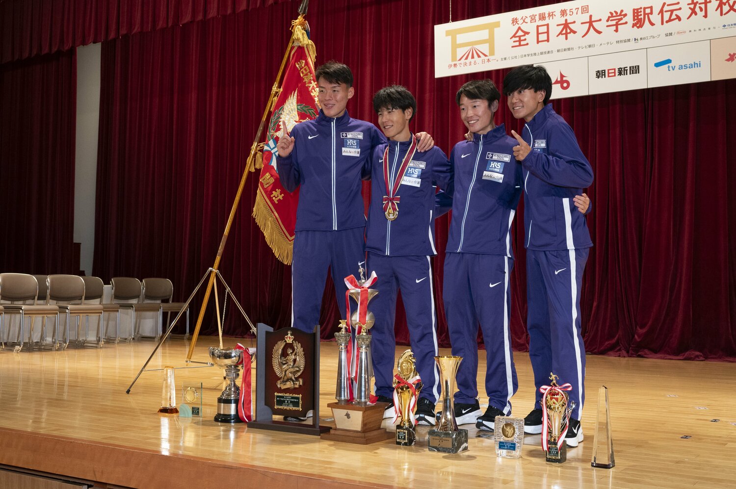 左から佐藤、山川、帰山、伊藤の同期たち　©Tadashi Hosoda