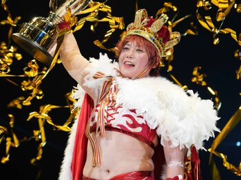 「取材陣にこんな笑顔を…」リーグ戦優勝のスターダム・舞華、ハイテンションの理由は…「SNSもしんどい」感情を押し殺した王者時代からの激変＜Number Web＞ photograph by Essei Hara