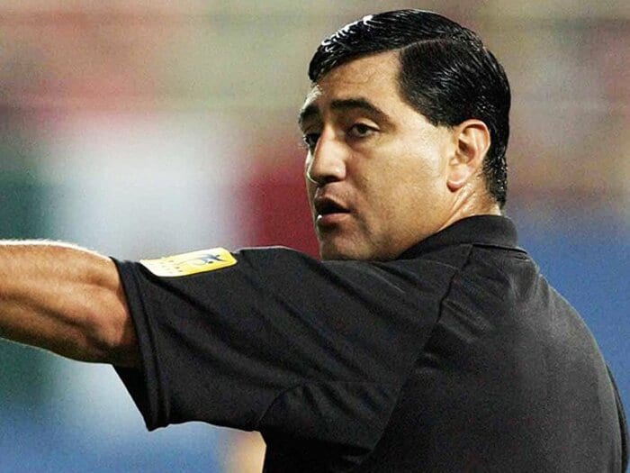 ヘロイン所持で逮捕後「刑務所サッカー大会」イタリアが恨む“W杯韓国寄り判定”モレノ主審の業が深すぎ「20年後の今も私の心は…」＜Number Web＞ photograph by Claudio Villa/Getty Images